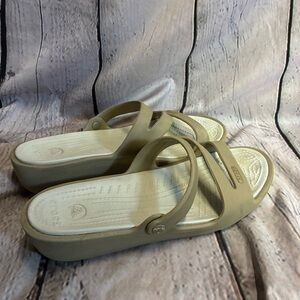 CROCS Women's Patricia Wedge Slide Sandal Khaki & Off White #10386 Size 10 AS IS